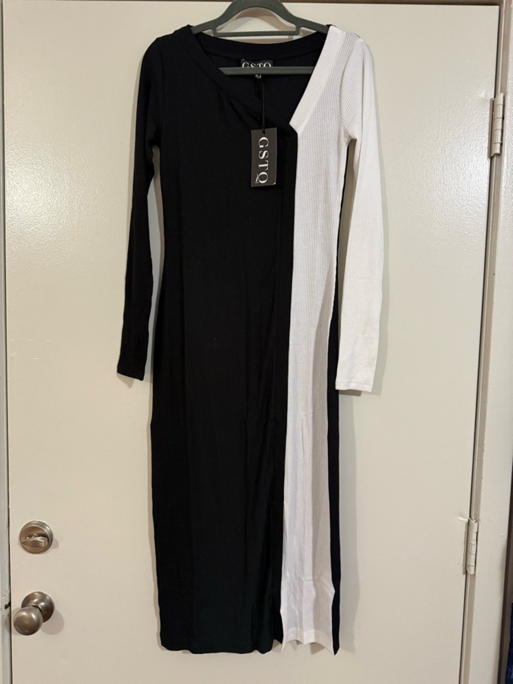 GSTQ Black and White Colorblock Rib Knit Midi Dress V Neck Long Sleeve Small NWT - Picture 7 of 14